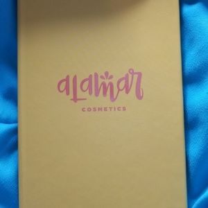 Alamar brushes and eyeshadow palette